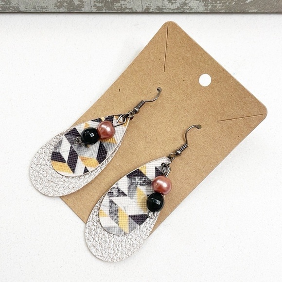 Herringbone print teardrop hand made earrings - Picture 1 of 2